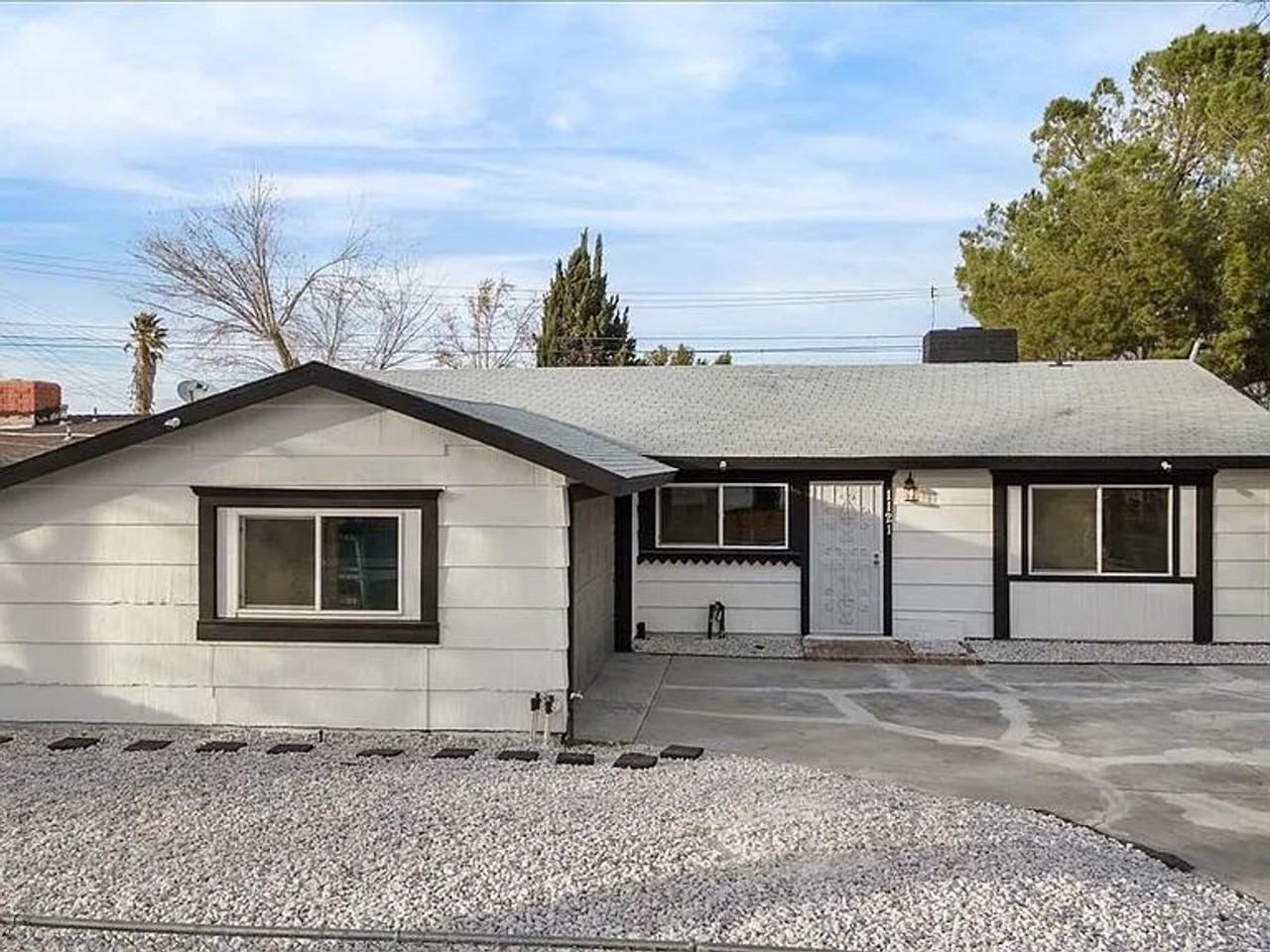 1121 W Holguin St - Photo 2 of 30