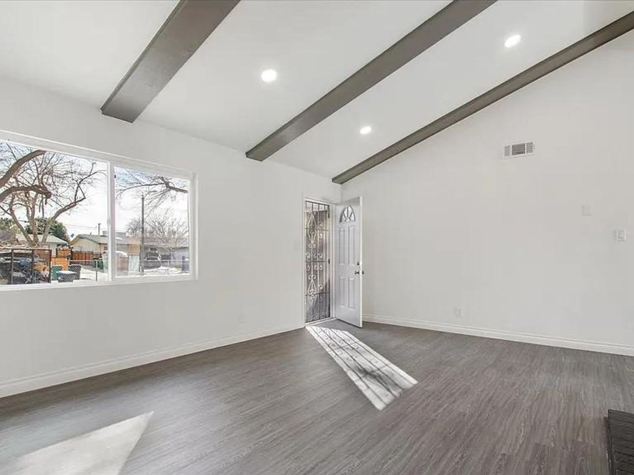 1121 W Holguin St - Photo 3 of 30