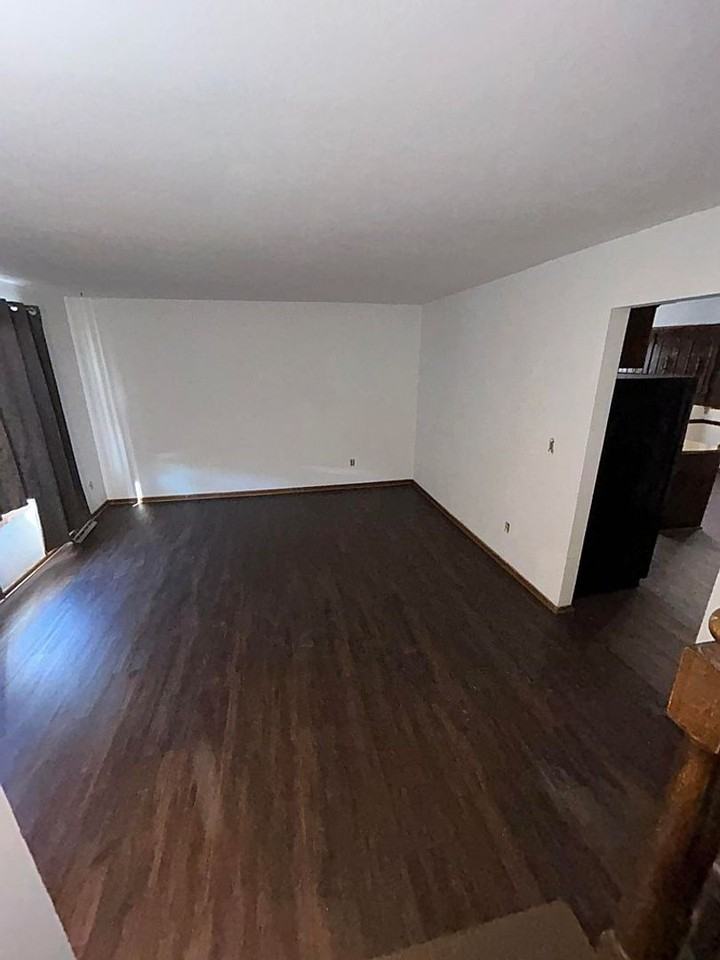 6568 N 55th St - Photo 3 of 27