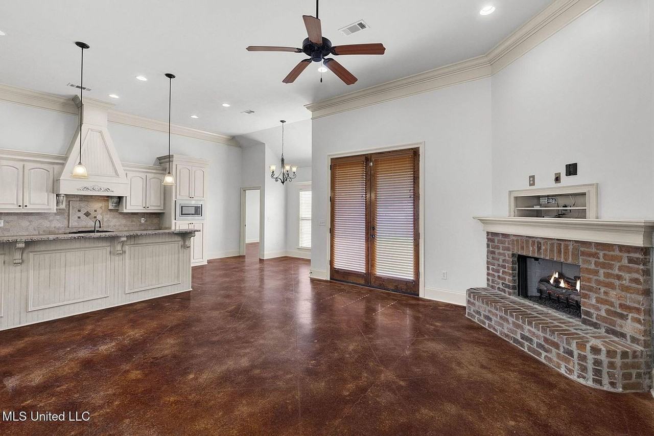 222 Stonebridge Blvd - Photo 3 of 12