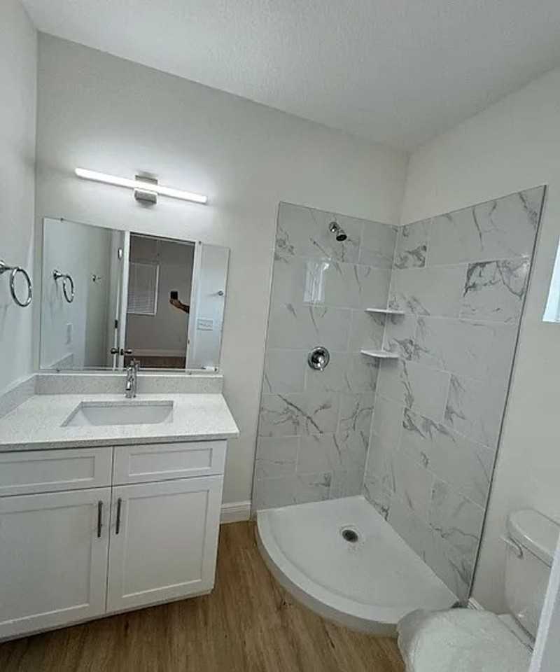 1009 Colyer St - Photo 2 of 18