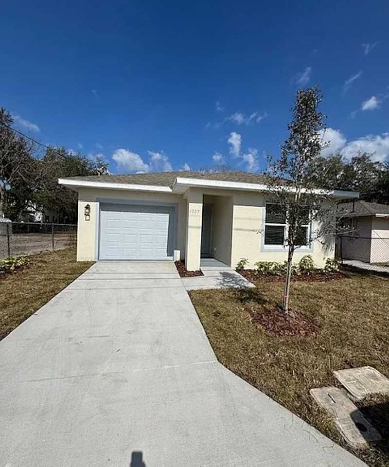 1009 Colyer St - Photo 3 of 18