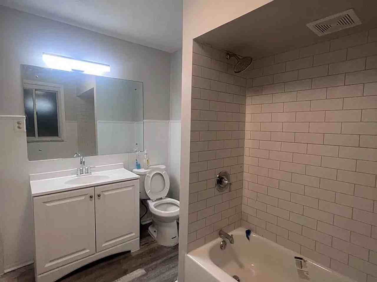 1041 Valonia St - Photo 3 of 9