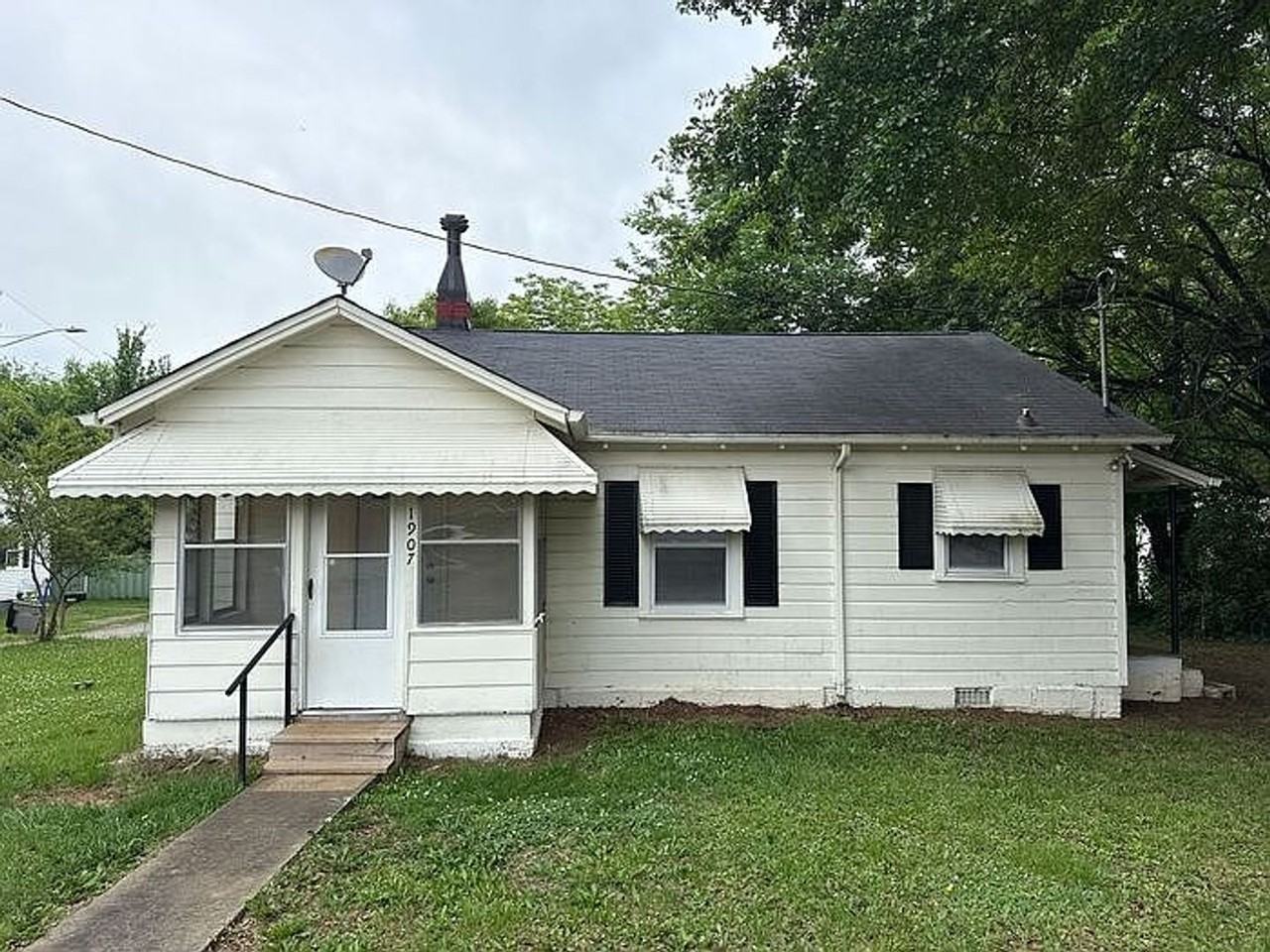 1907 E Elm St