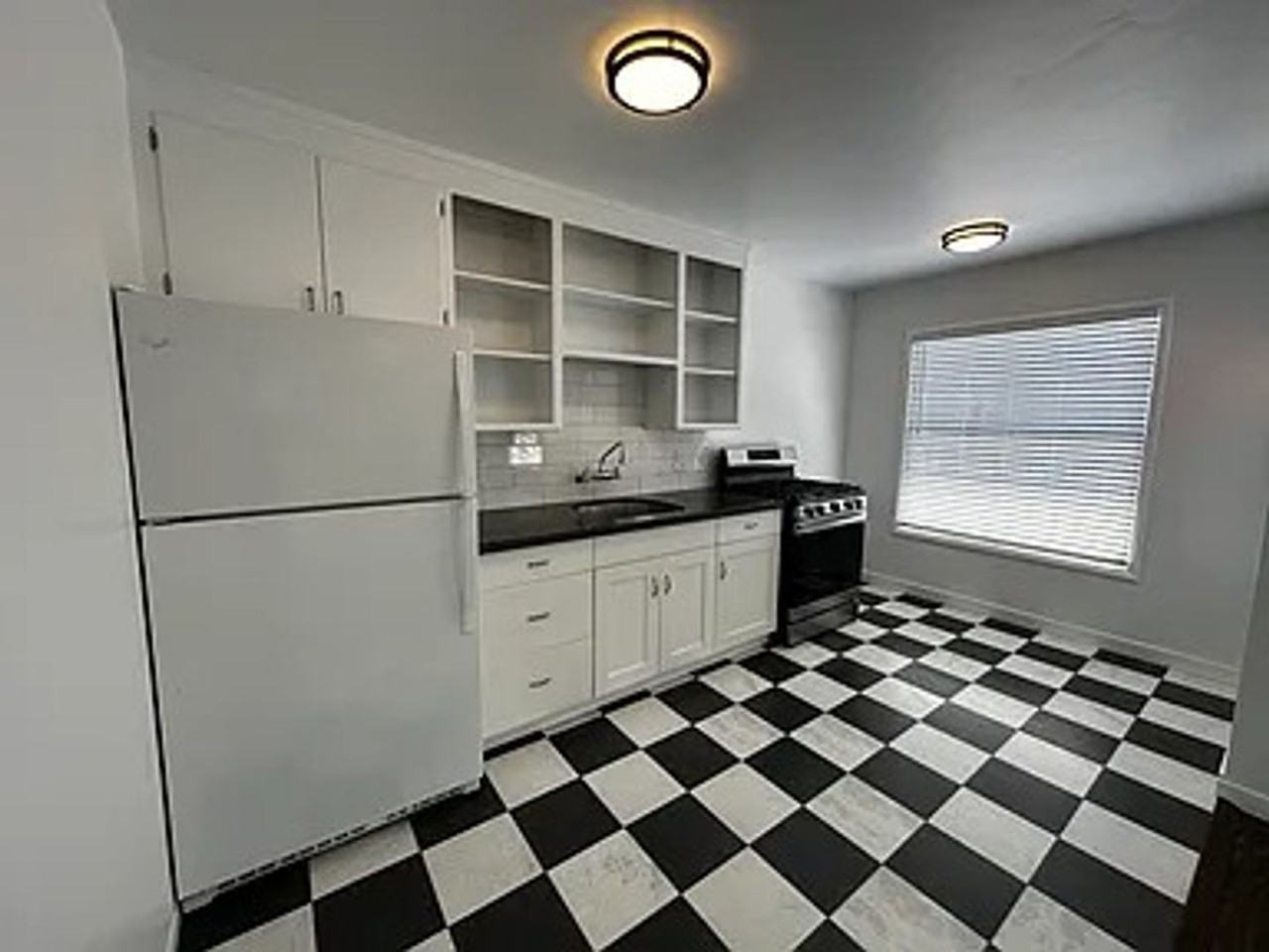 1221 145th Ave - Photo 3 of 9