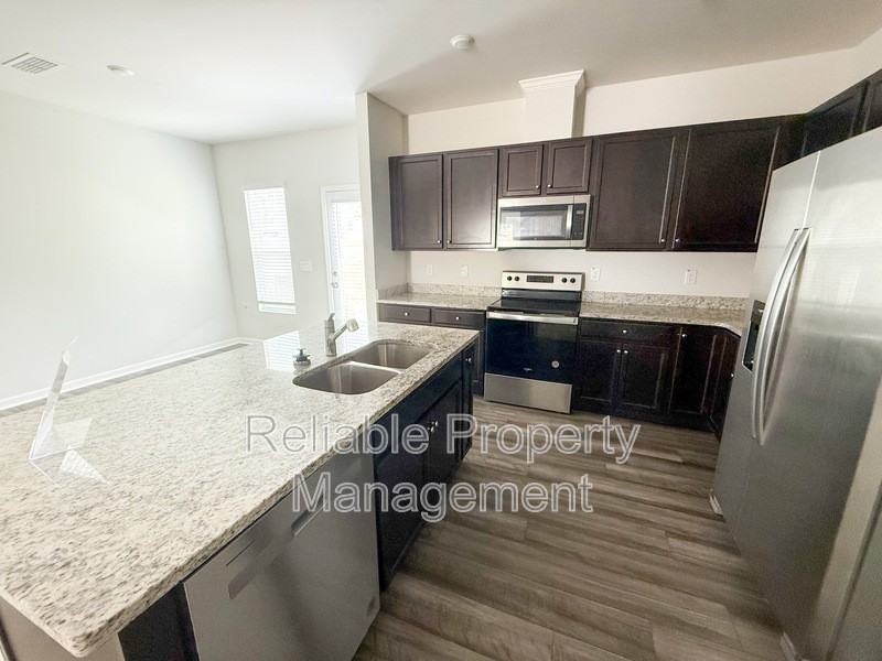 841 Mckenzie Park Ter - Photo 3 of 12