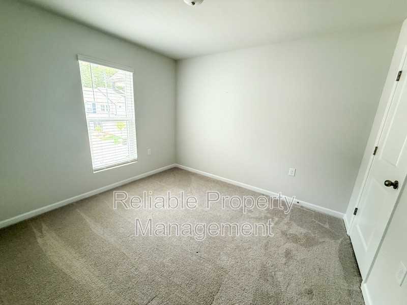 841 Mckenzie Park Ter - Photo 5 of 12