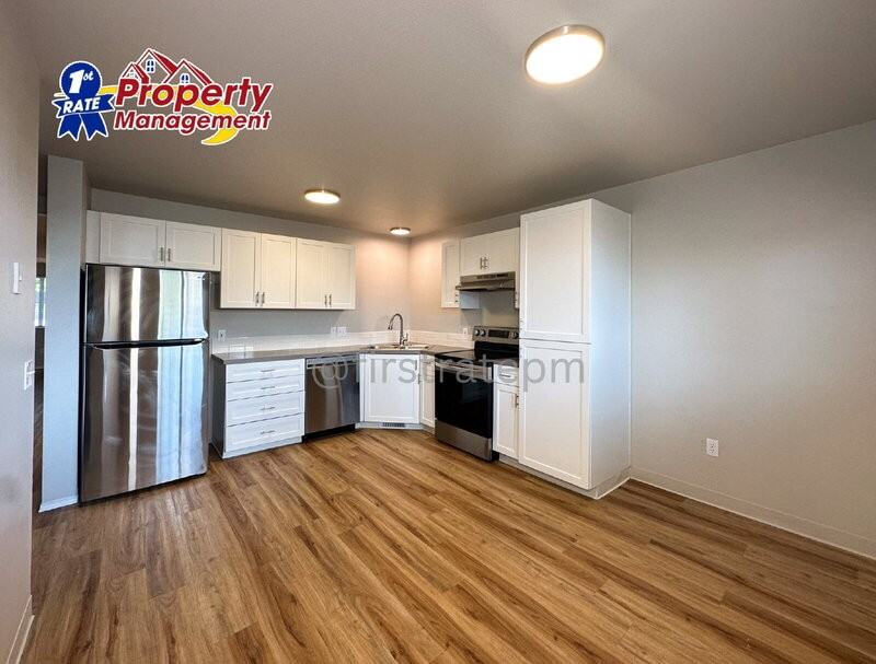 4876 W Blodgett Ln #201 - Photo 5 of 20