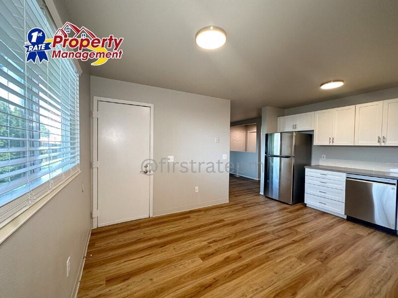 4876 W Blodgett Ln #201 - Photo 7 of 20