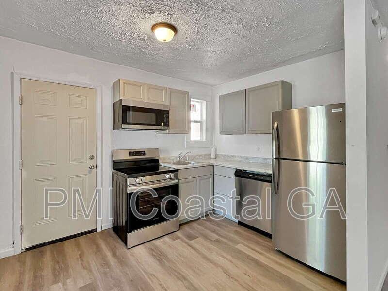 1123 E 53rd St - Photo 3 of 10