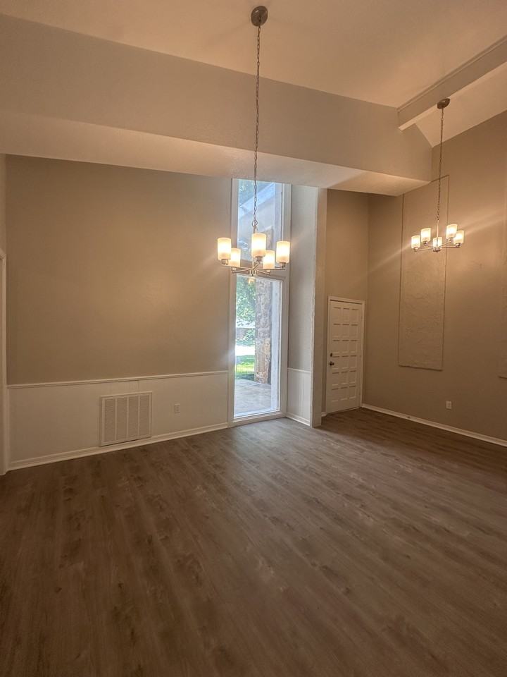 10405 Bayberry Dr - Photo 2 of 28