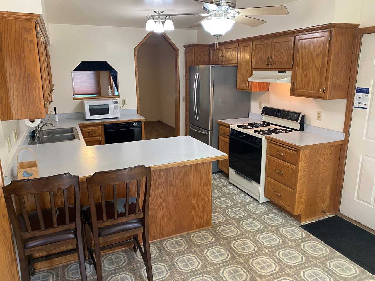 13184 Isanti St Ne - Photo 3 of 21