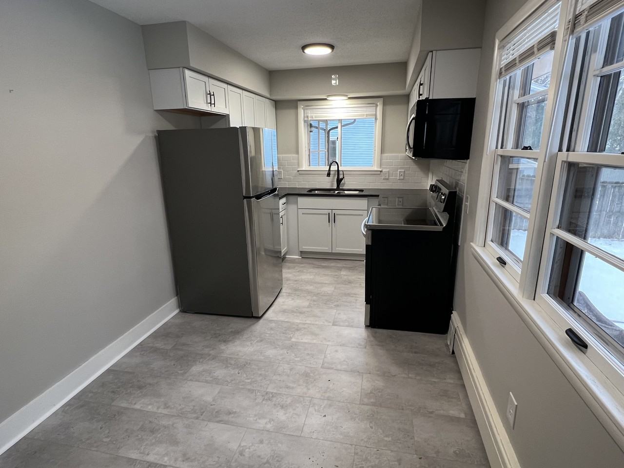 4835 Hodgson Rd - Photo 2 of 22