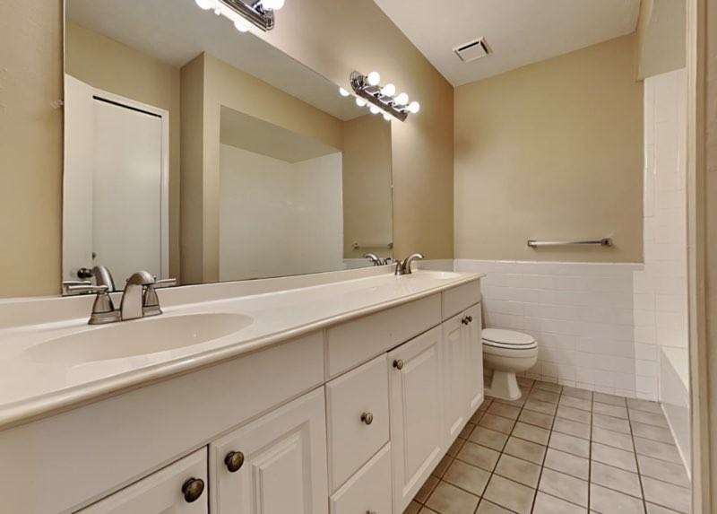 2627 Hampshire Dr #NA - Photo 2 of 6