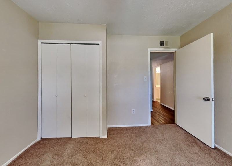 2627 Hampshire Dr #NA - Photo 3 of 6