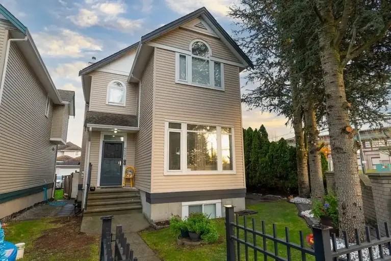 6602 Hampton Blvd E - Photo 3 of 7