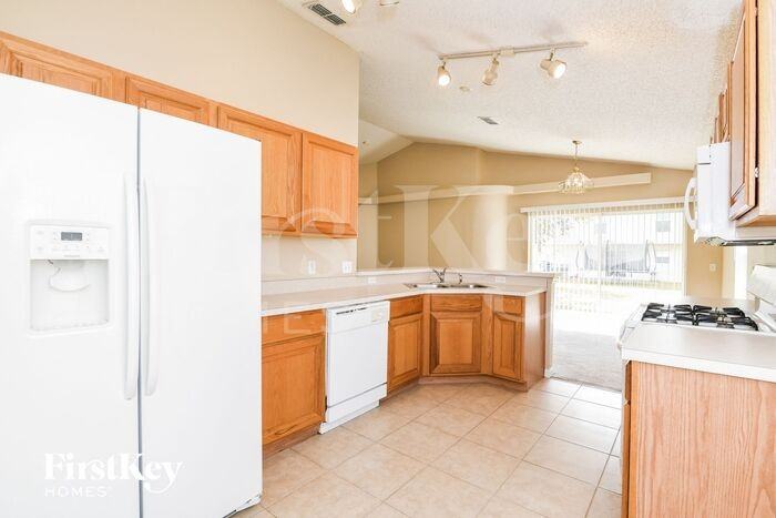 235 Ronaldale Ave - Photo 3 of 6