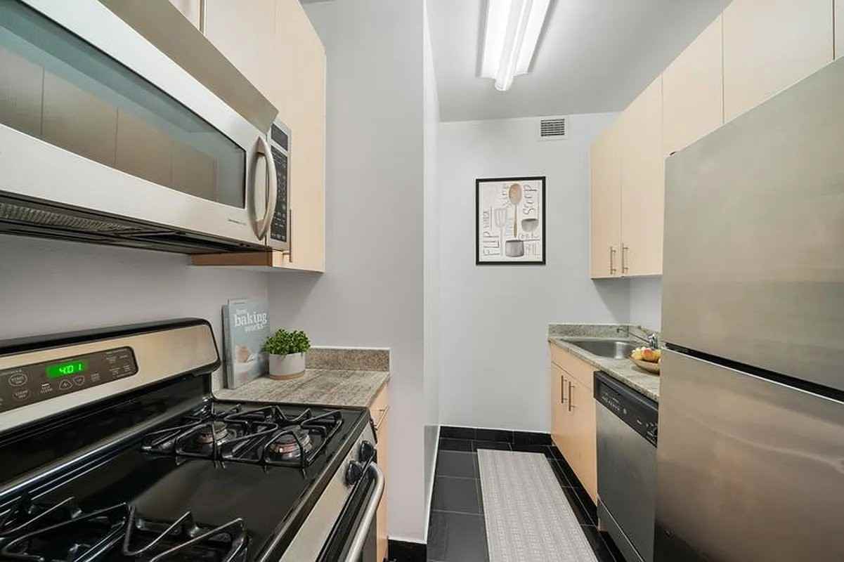 Washington St #11F - Photo 3 of 5