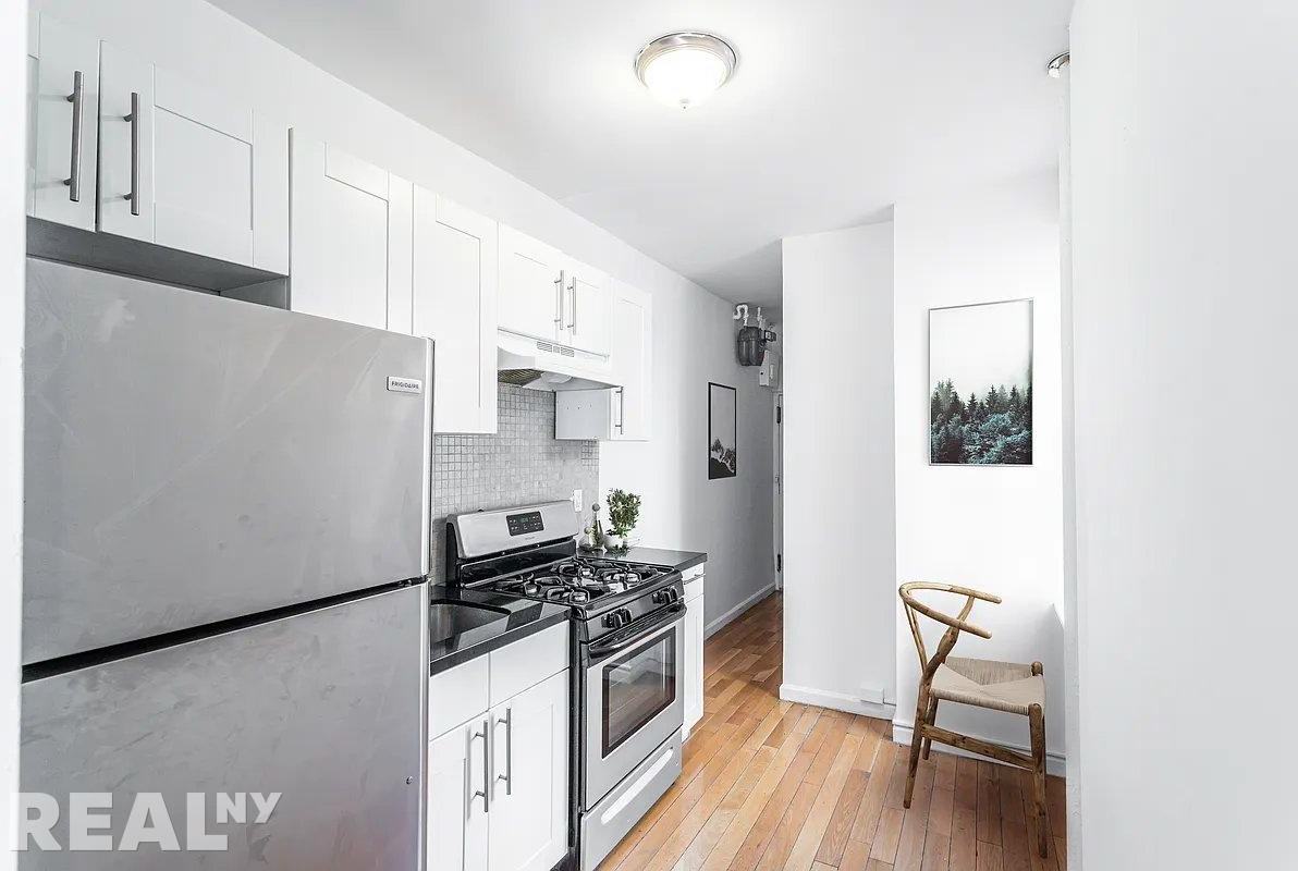 Madison St #4 - Photo 2 of 5