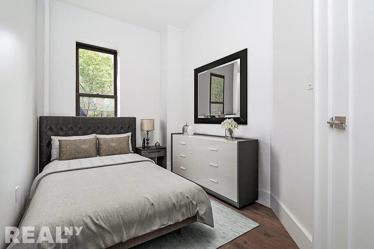 Madison St #4 - Photo 5 of 5