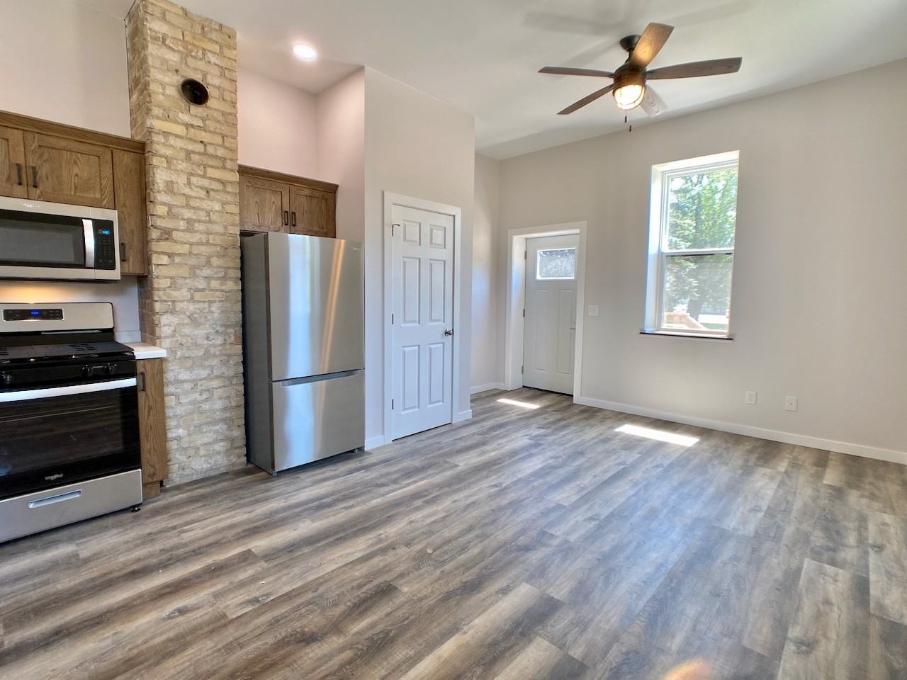423 Adams Avenue - Photo 2 of 6