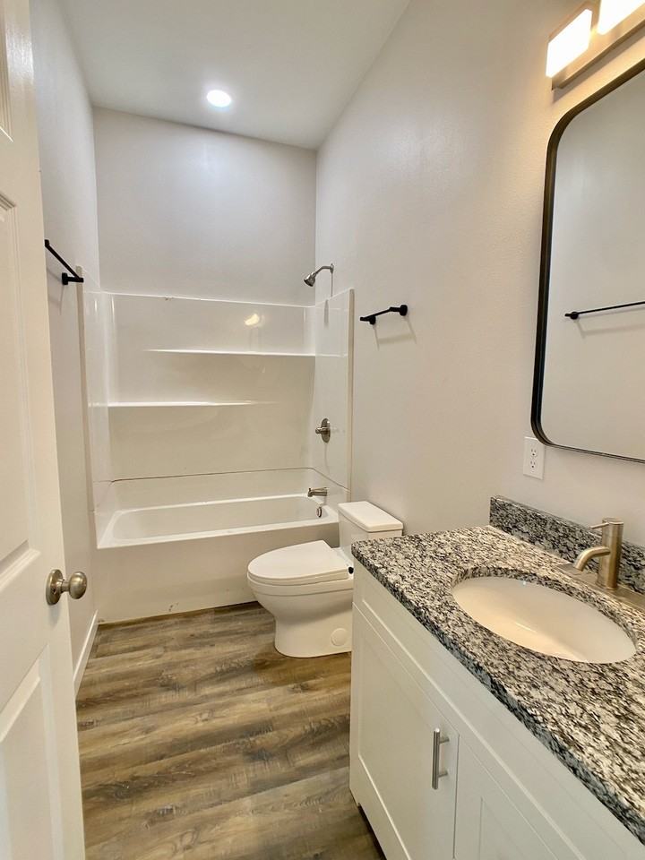 423 Adams Avenue - Photo 3 of 6