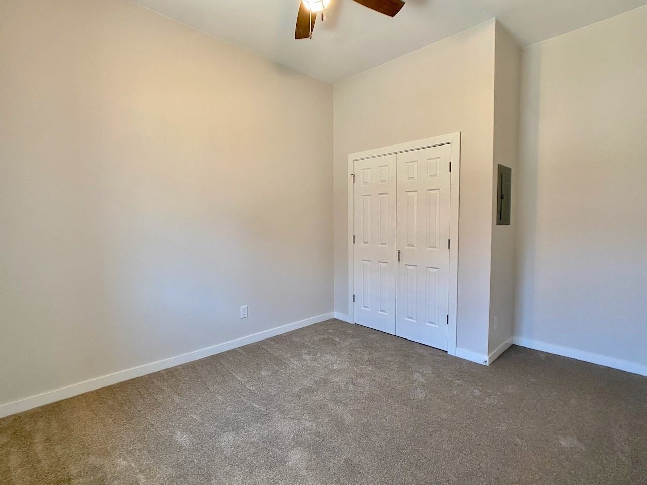 423 Adams Avenue - Photo 4 of 6