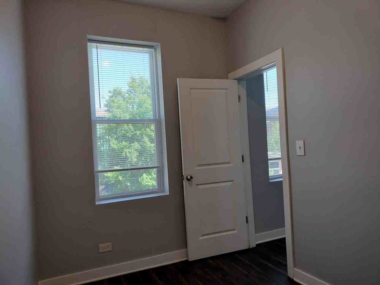 4800 South Winchester Avenue - Photo 4 of 50