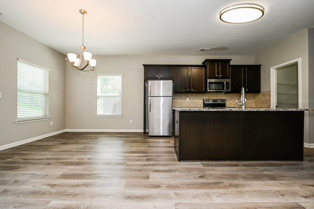 221 Magnaview Dr - Photo 5 of 17