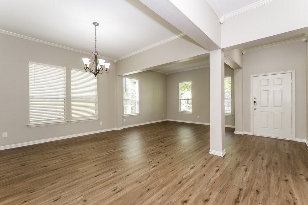 1042 Devonshire Dr - Photo 4 of 16