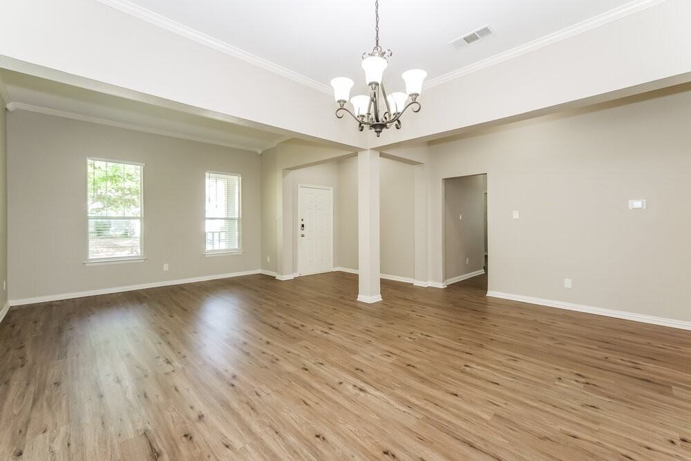 1042 Devonshire Dr - Photo 6 of 16