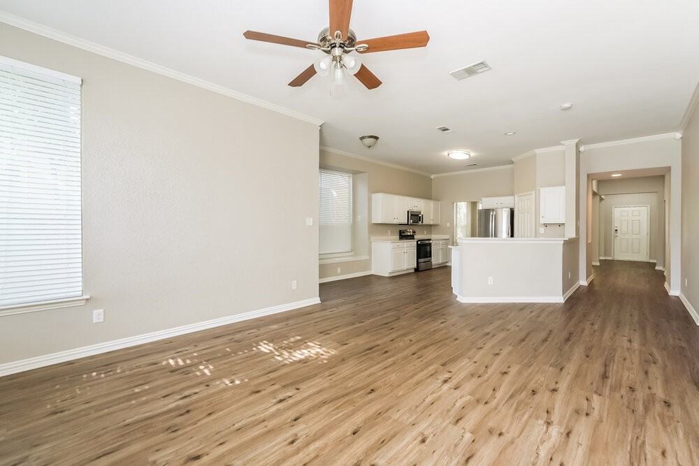 1042 Devonshire Dr - Photo 7 of 16