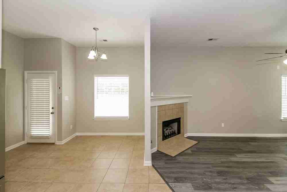 8280 Dexter Ridge Cv E - Photo 4 of 16