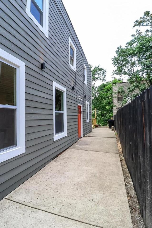 2141 Rice St - Photo 6 of 20
