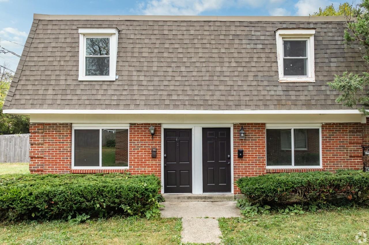 Court Townhomes - Photo 4 of 40