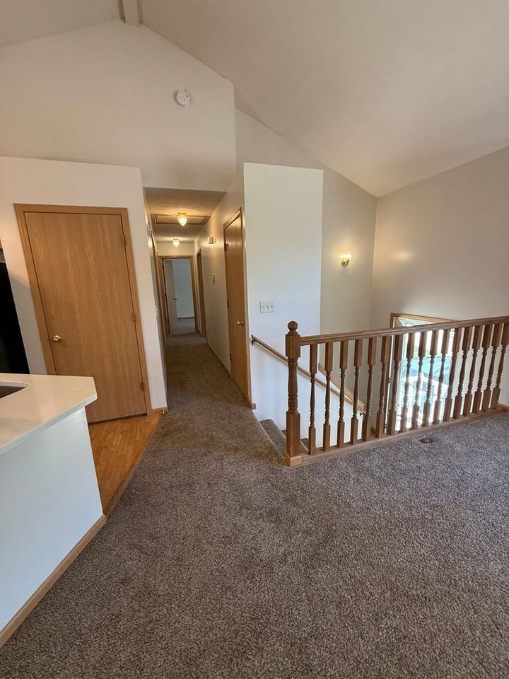6933 N Steamboat Dr - Photo 2 of 34