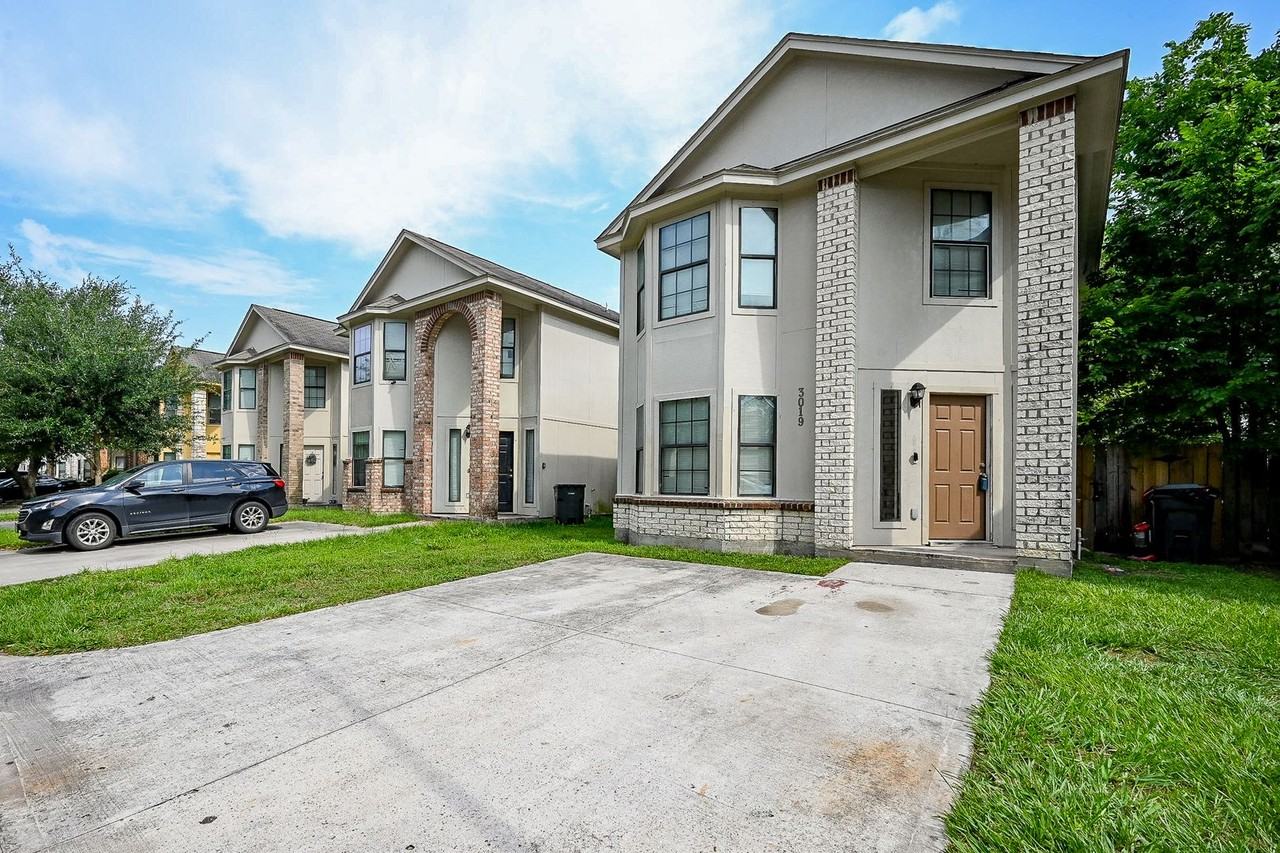 3019 La Estancia Ln - Photo 2 of 37