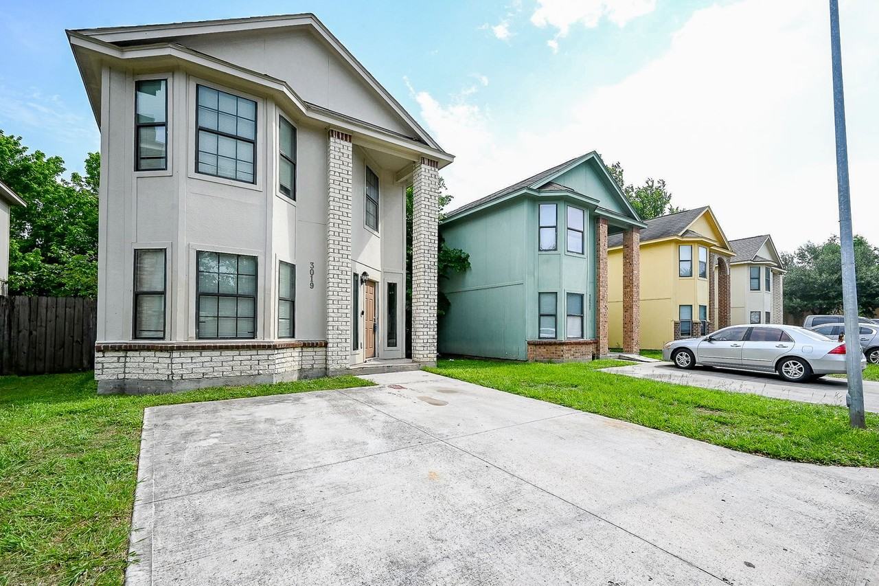 3019 La Estancia Ln - Photo 3 of 37