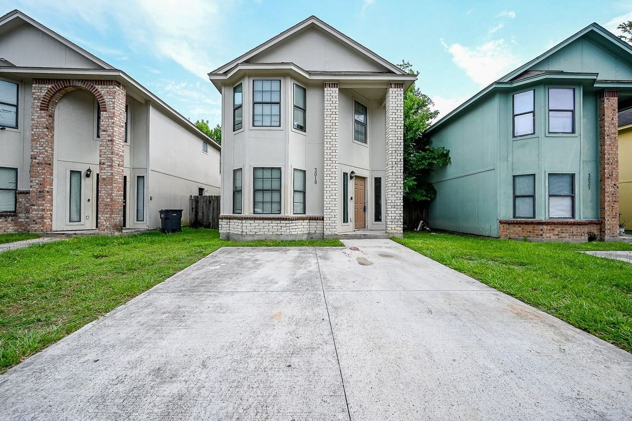 3019 La Estancia Ln - Photo 4 of 37