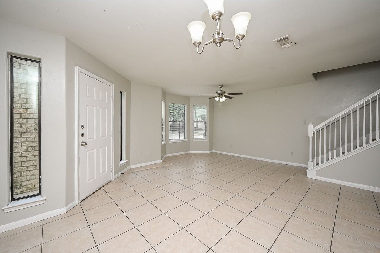 3019 La Estancia Ln - Photo 6 of 37