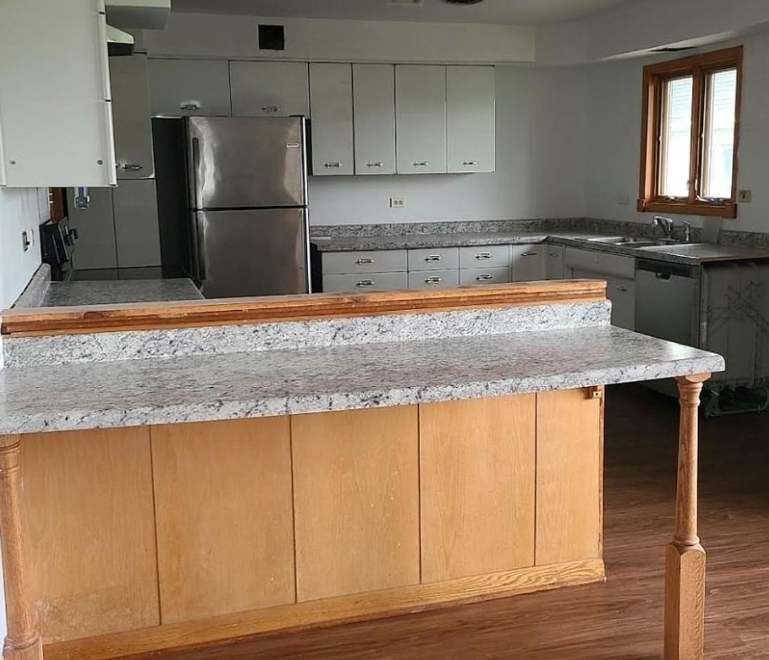 919 N Church St - Photo 2 of 10