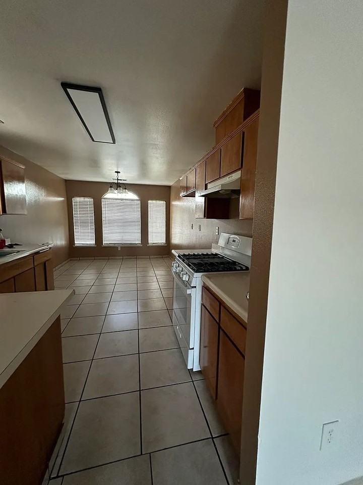 1629-5th-Pl - Photo 3 of 7