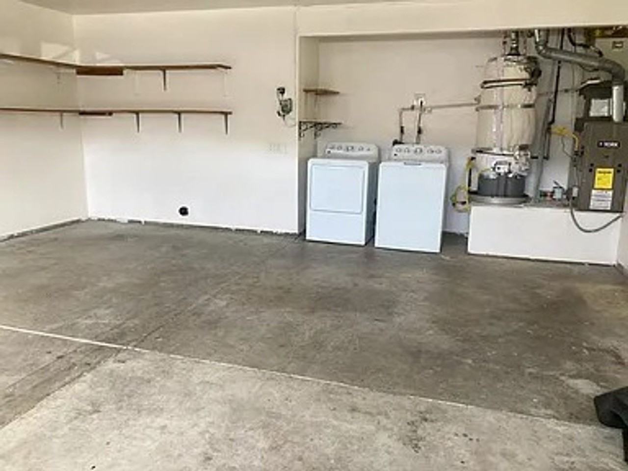 488 Clifford Ct - Photo 3 of 10