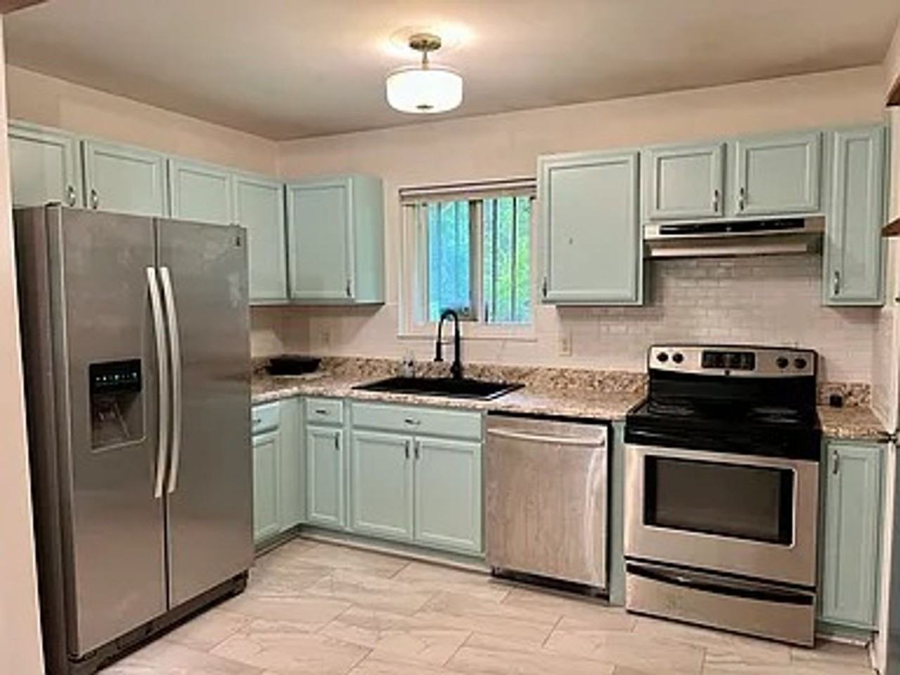 1665 Laurans Ave - Photo 2 of 13