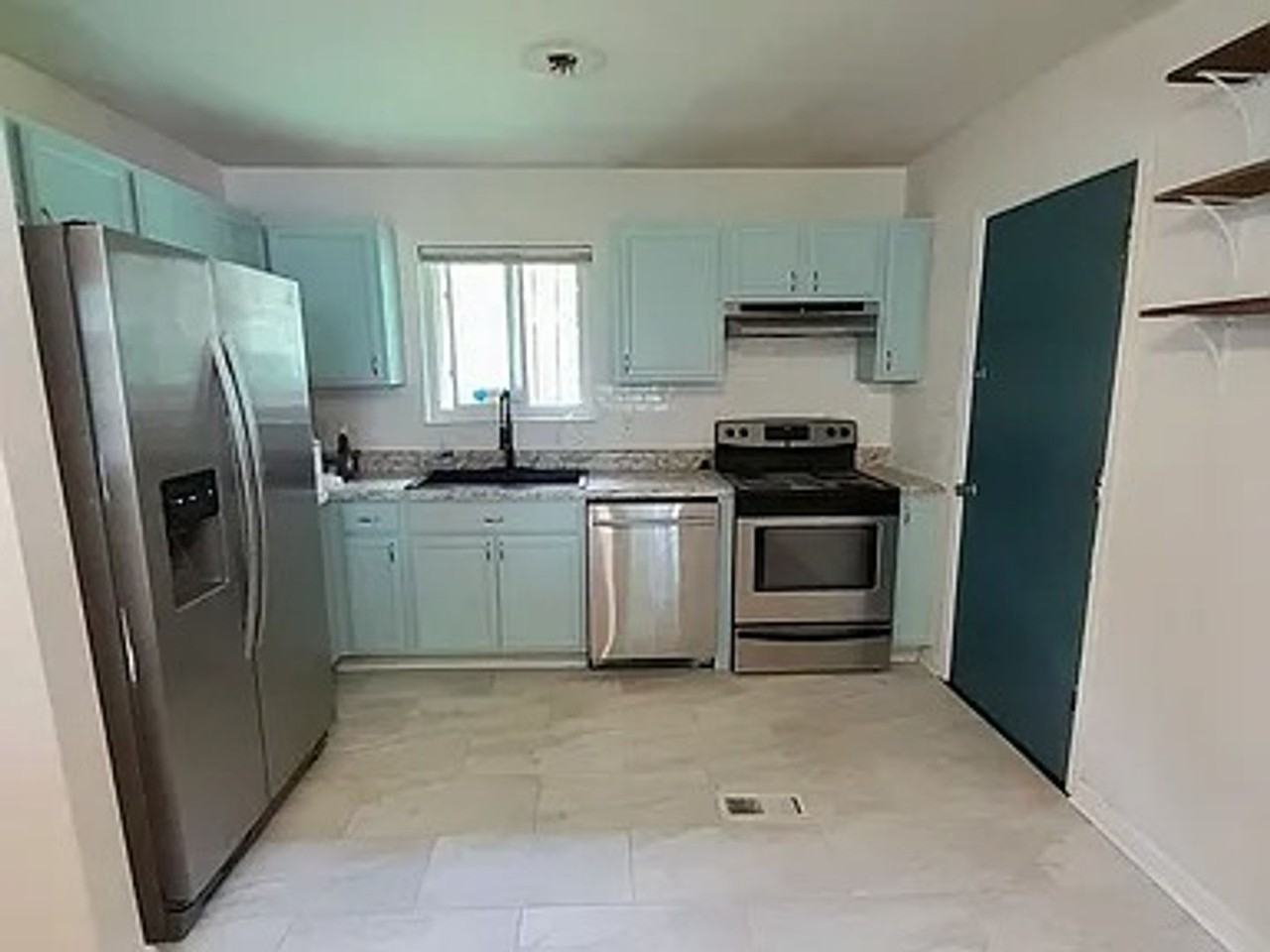 1665 Laurans Ave - Photo 3 of 13