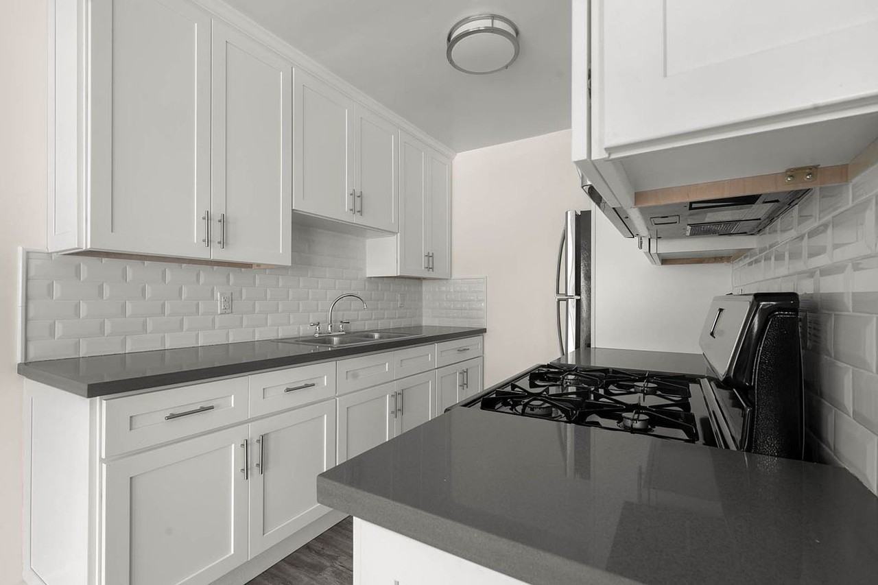7518 Lexington Ave - Photo 2 of 12