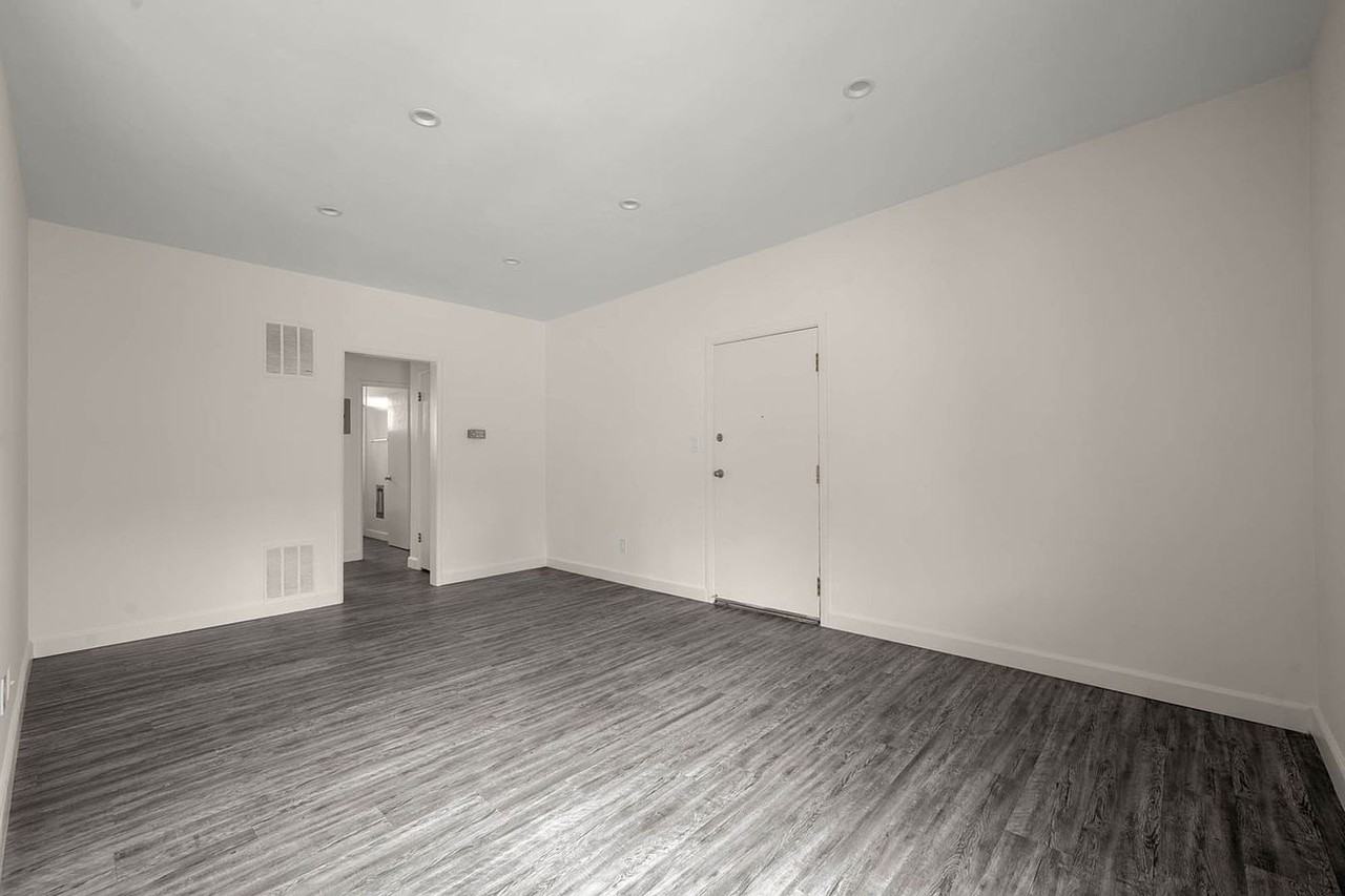 7518 Lexington Ave - Photo 3 of 12