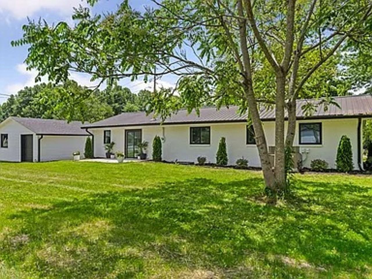 202 E Mccormick Rd - Photo 2 of 12