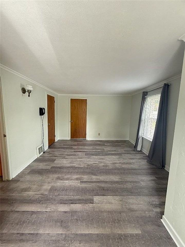 608 Delano Ave - Photo 2 of 25