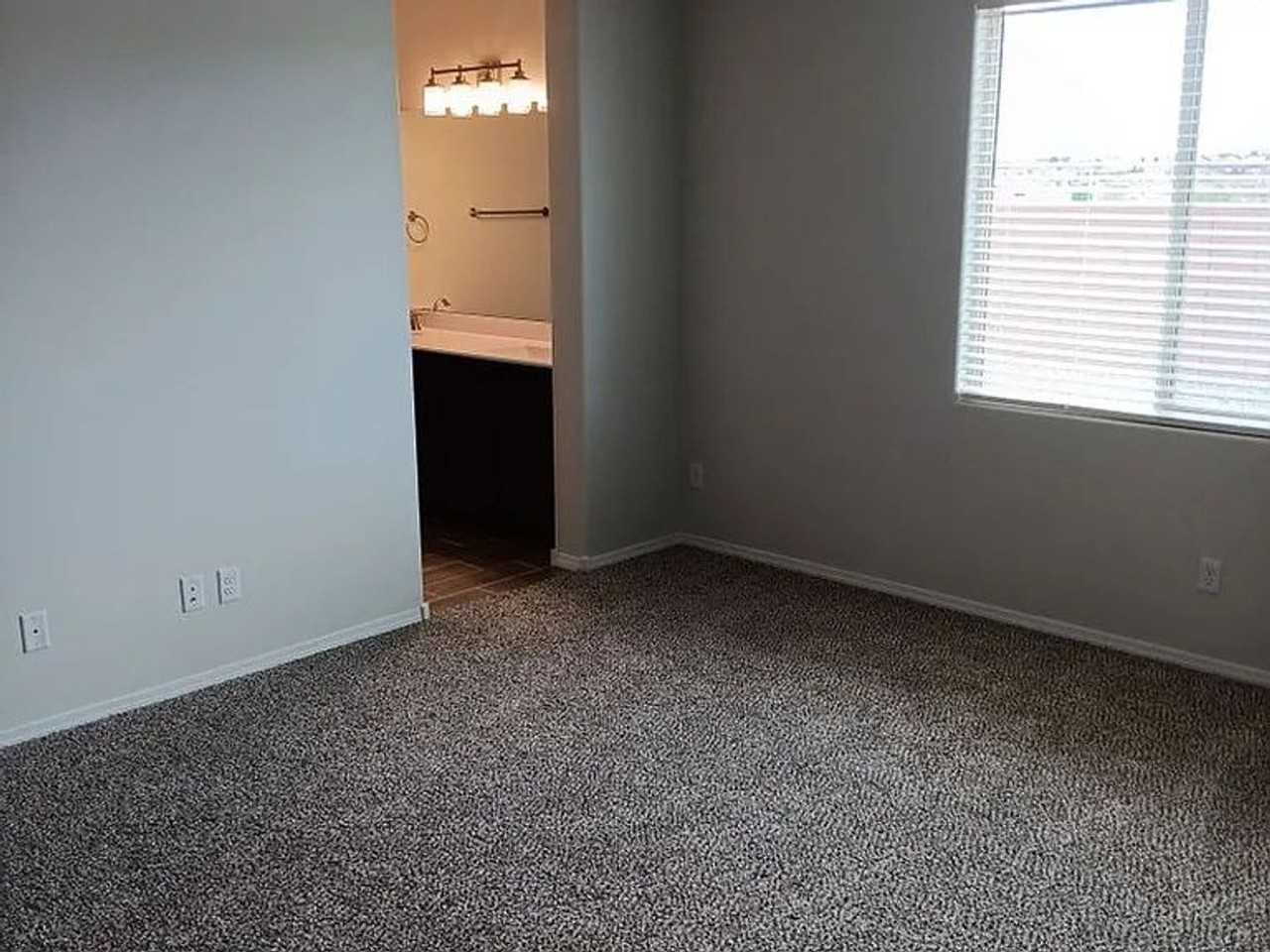 2327 Berkeley Ave Ne - Photo 2 of 30